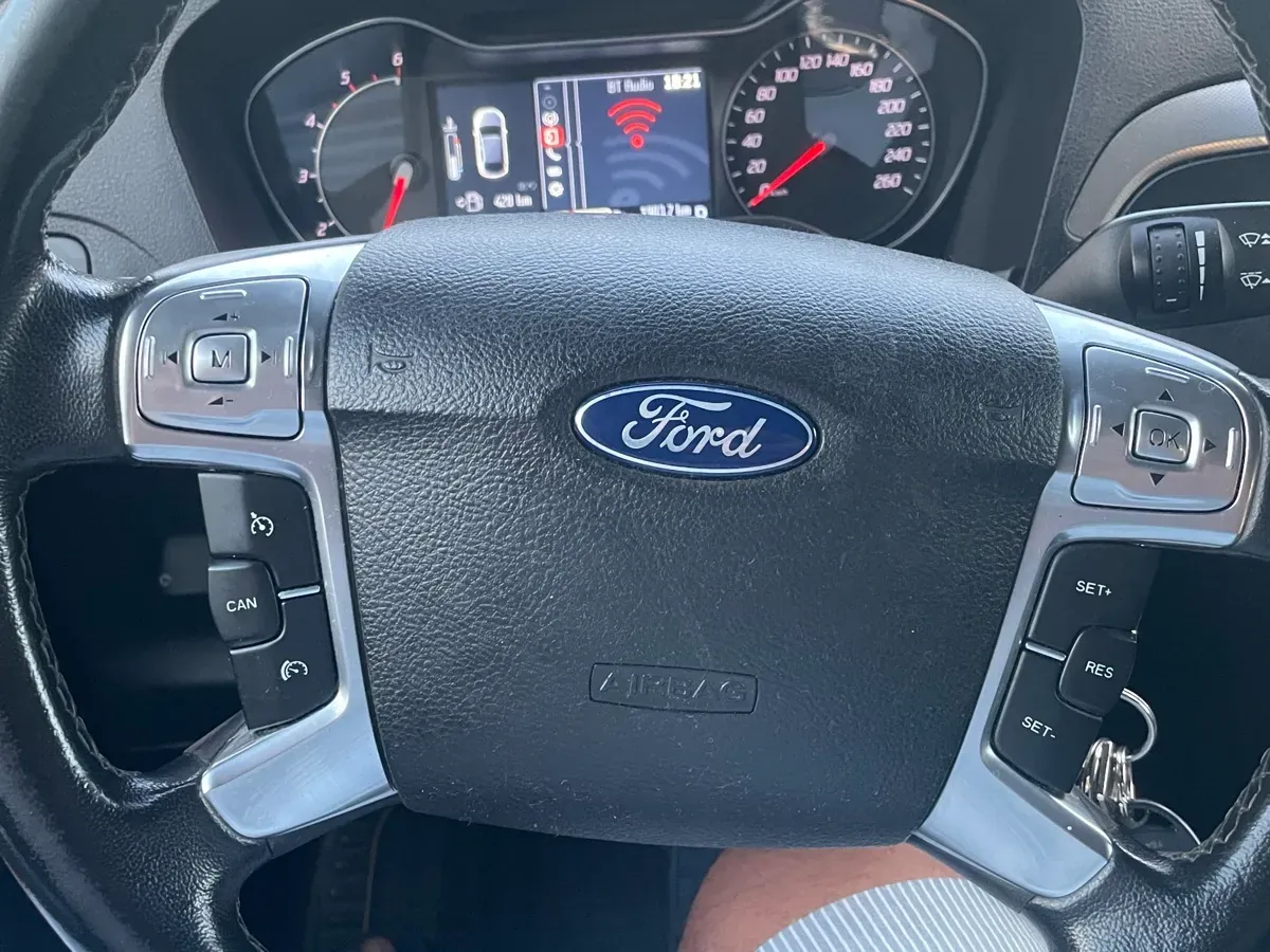 Ford Galaxy 2012 photo 3