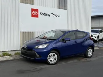 Toyota Aqua 2025 photo 2