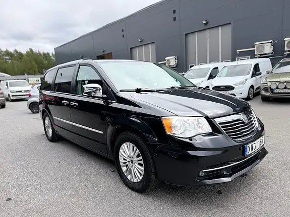 Lancia Voyager 2012 photo 2