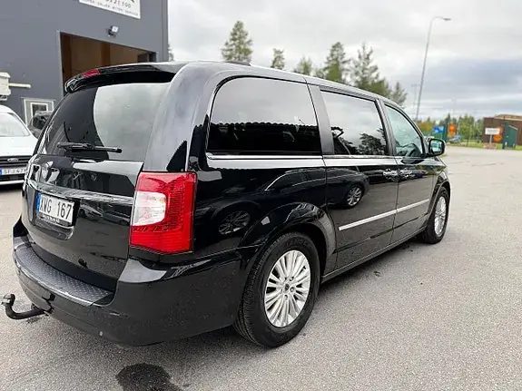 Lancia Voyager 2012 photo 4