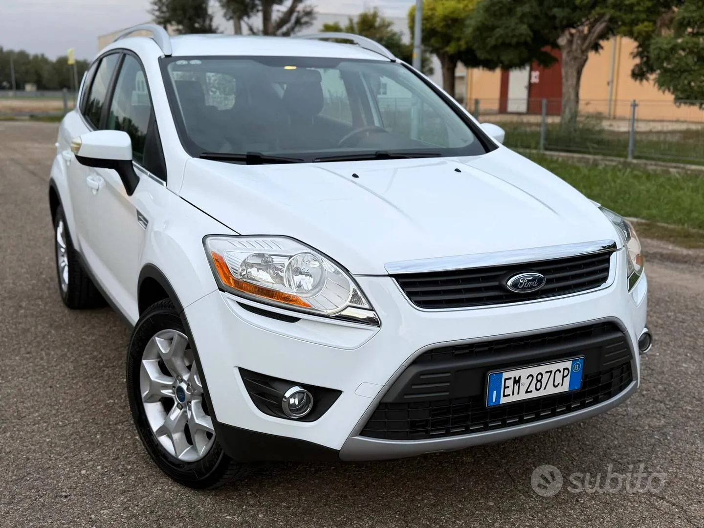 Ford Kuga 2013 photo 2
