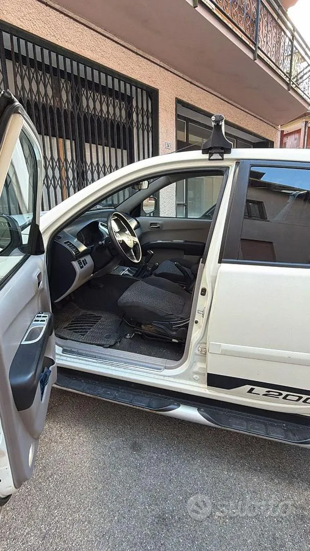 Mitsubishi L200 2011 photo 4