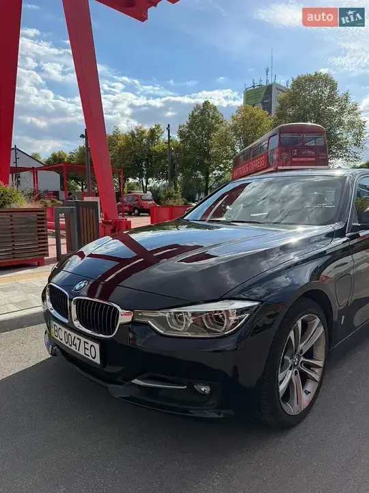 BMW 3 Series 2018 photo 2