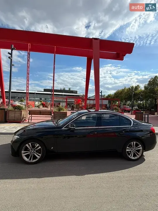BMW 3 Series 2018 photo 3