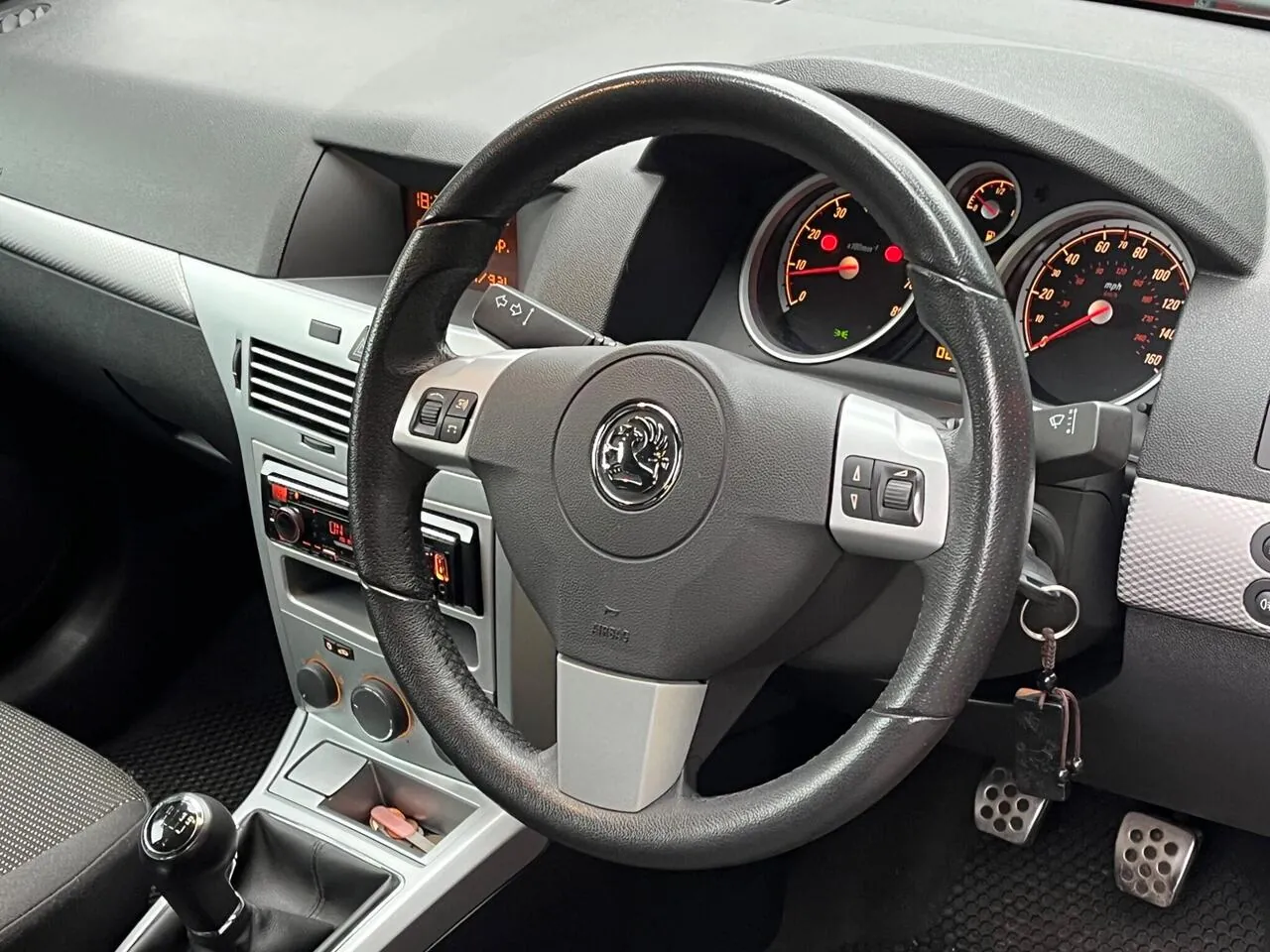 Vauxhall Astra 2009 photo 5