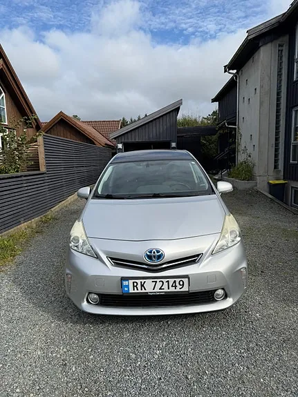 Toyota Prius 2014 photo 2