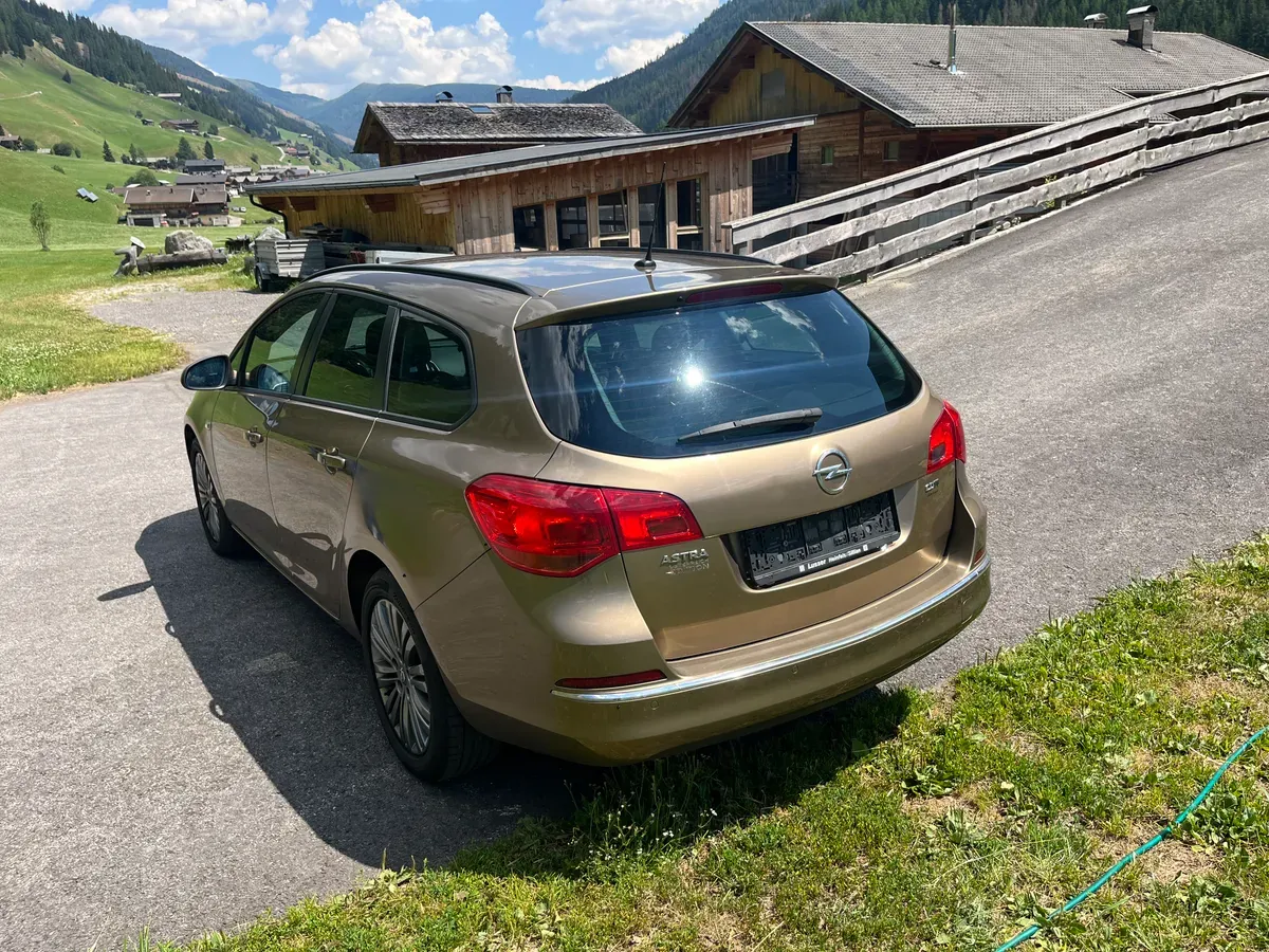 Opel Astra 2014 photo 3
