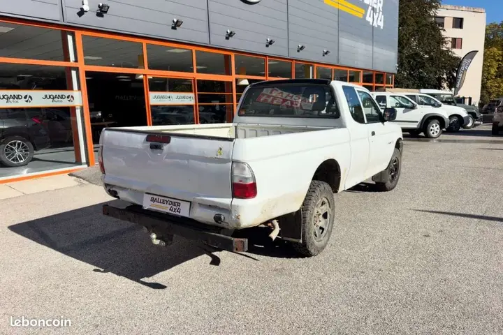 Mitsubishi L200 2002 photo 2
