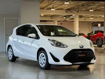 Toyota Aqua 2018 photo 2