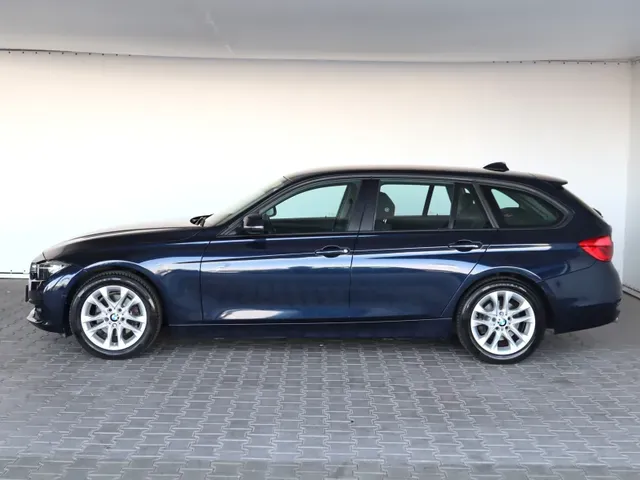BMW 3 Series Touring 2017 photo 2