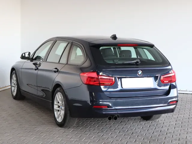 BMW 3 Series Touring 2017 photo 3