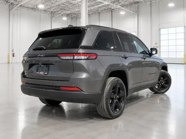 Jeep Grand Cherokee 2023 photo 5