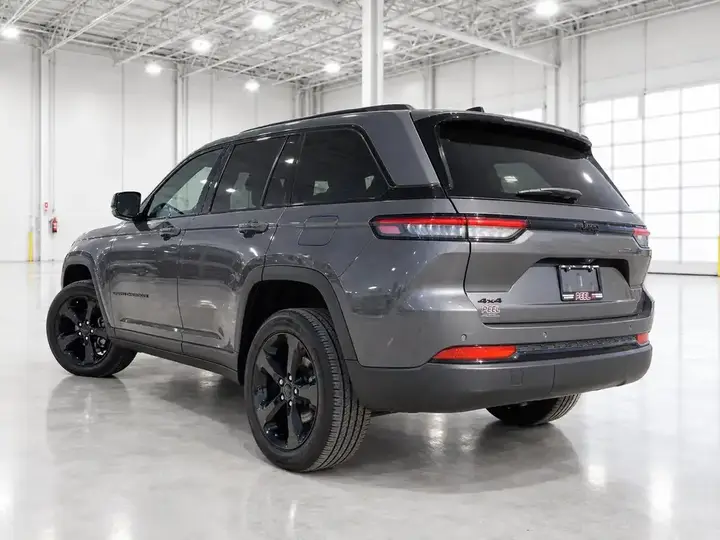Jeep Grand Cherokee 2023 photo 4