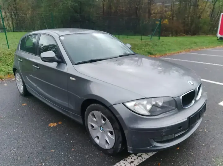 BMW 1 Series 2010 photo 2