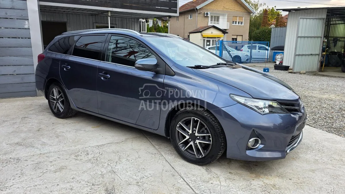 Toyota Auris 2015 photo 3