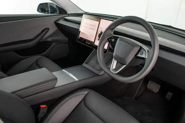 Tesla Model 3 2026 photo 2