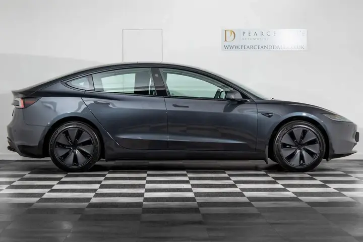 Tesla Model 3 2026 photo 4