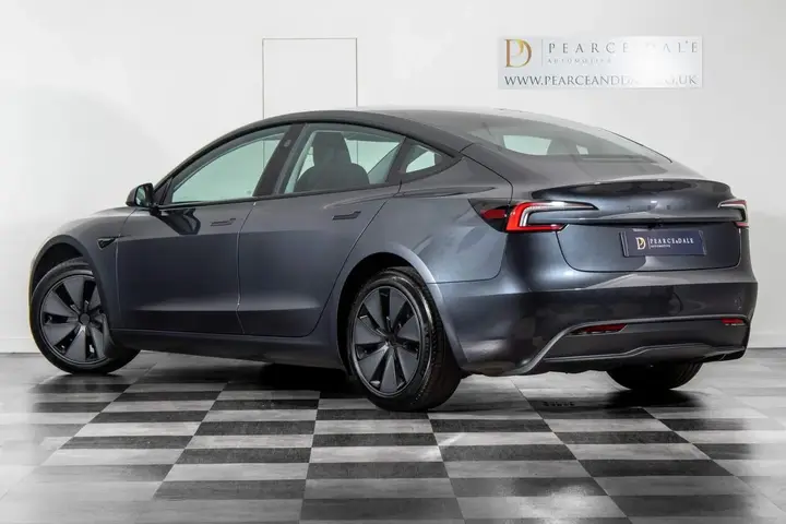 Tesla Model 3 2026 photo 3