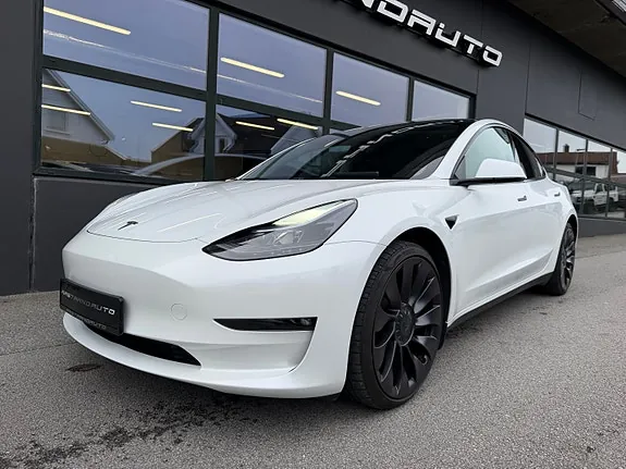 Tesla Model 3 2023 photo 2