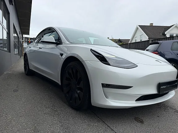 Tesla Model 3 2023 photo 4