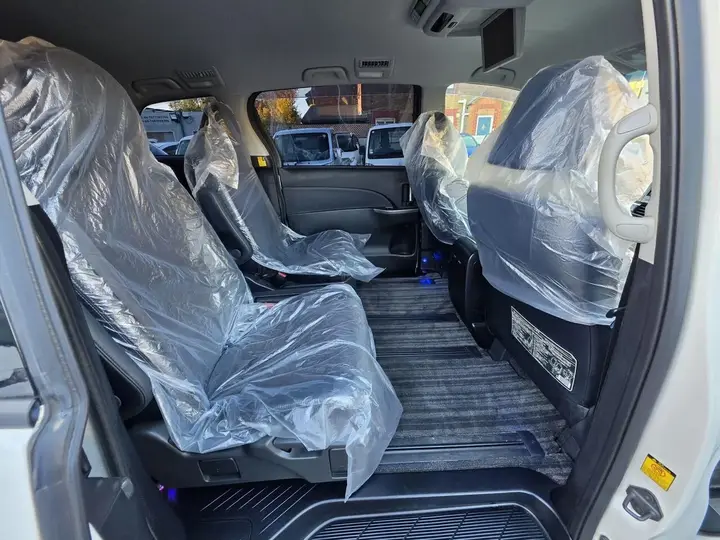 Toyota Estima 2014 photo 5