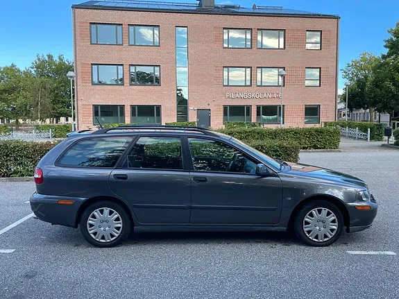 Volvo V40 2001 photo 2