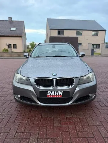 BMW 3 Series 2011 photo 2