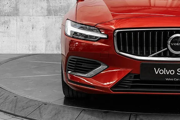 Volvo V60 2023 photo 2