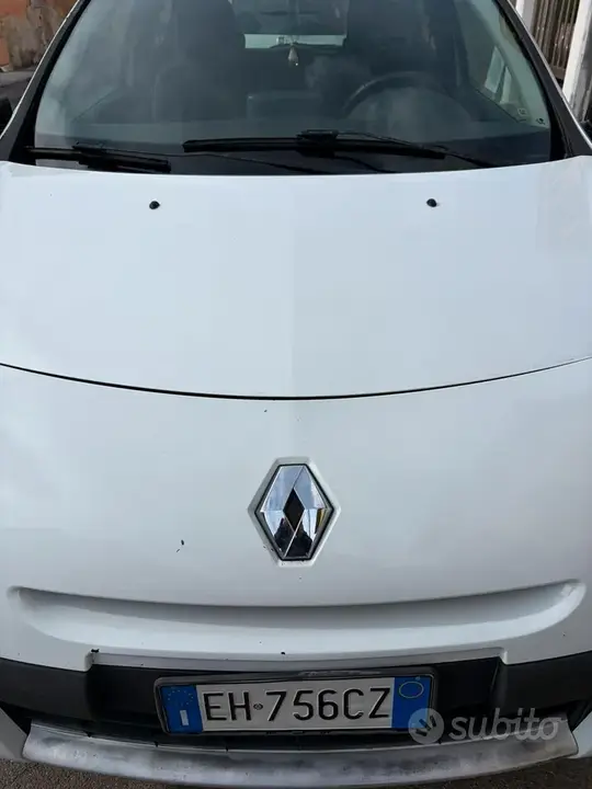 Renault Clio 2011 photo 2