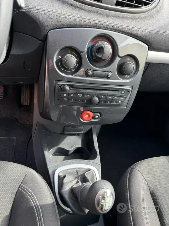 Renault Clio 2011 photo 3