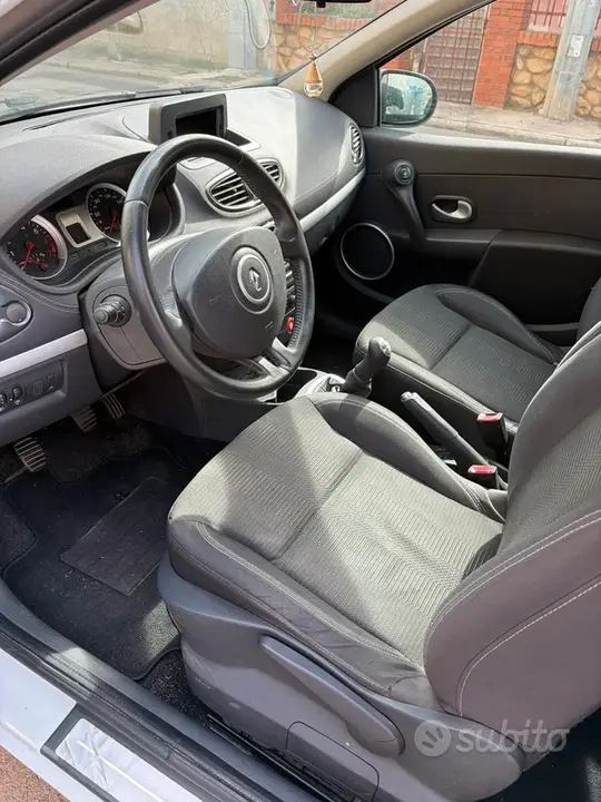 Renault Clio 2011 photo 5