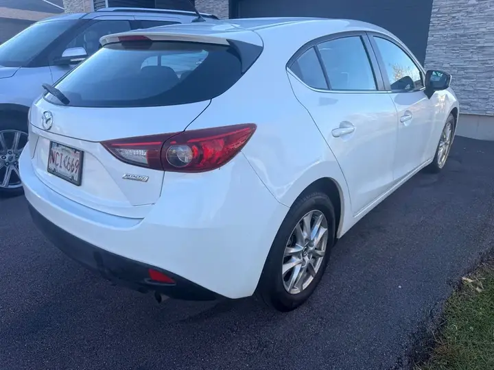 Mazda 3 2014 photo 3