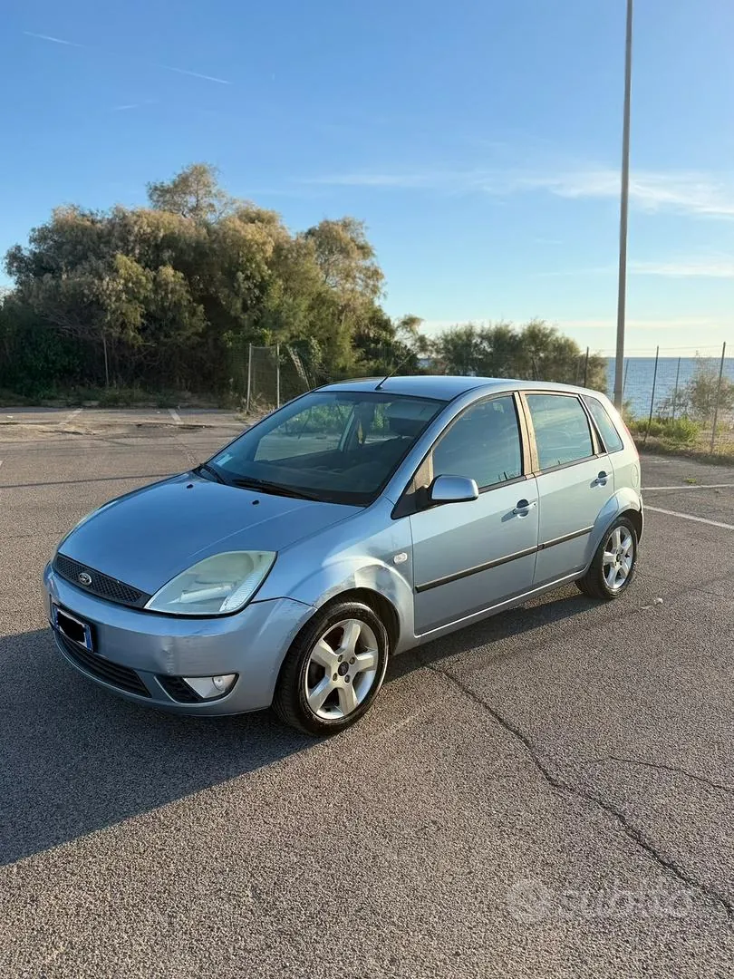 Ford Fiesta 2006 photo 2