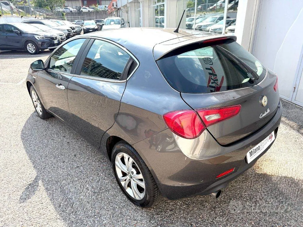 Alfa Romeo Giulietta 2012 photo 3