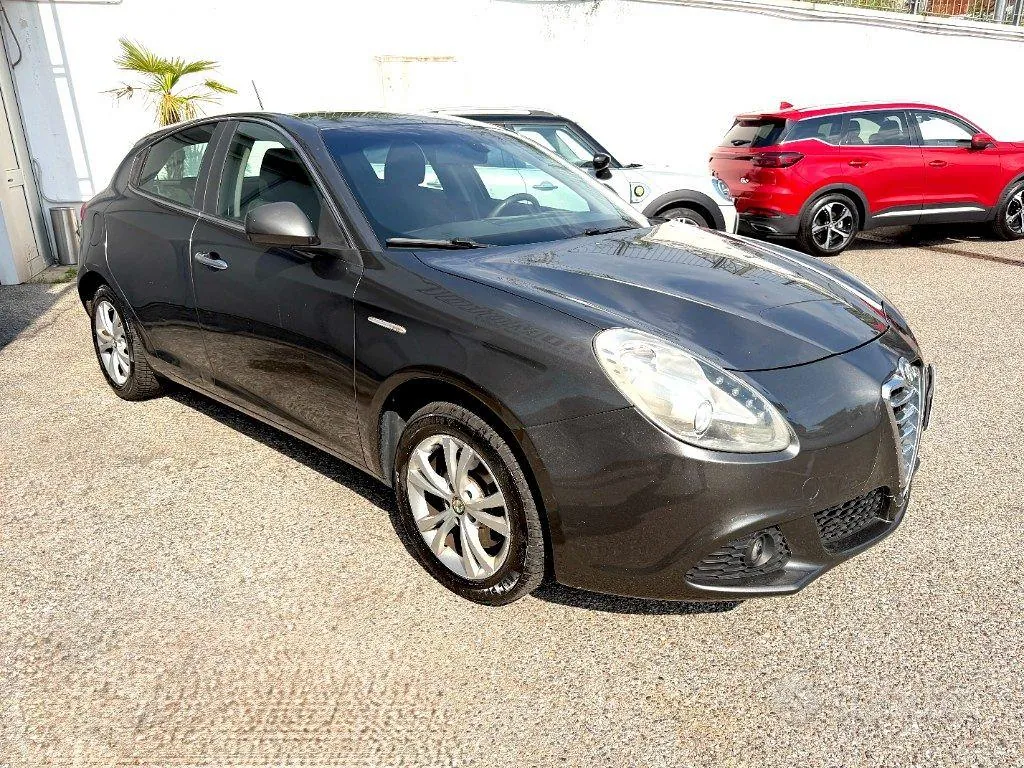 Alfa Romeo Giulietta 2012 photo 2