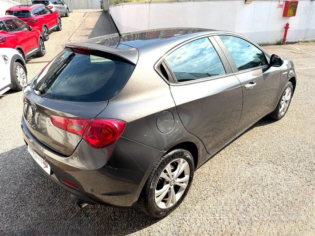 Alfa Romeo Giulietta 2012 photo 4