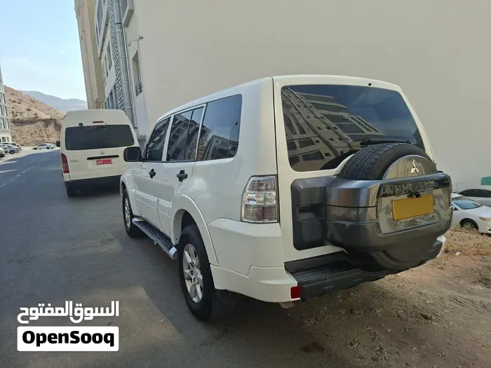 Mitsubishi Pajero 2012 photo 4