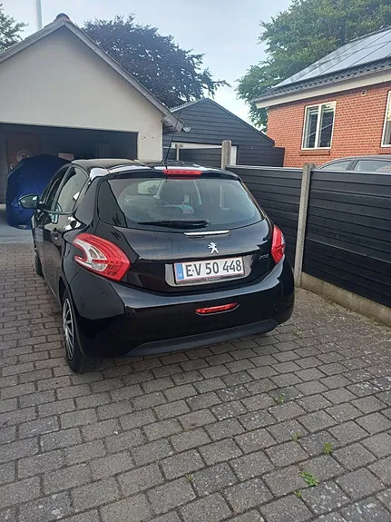 Peugeot 208 2014 photo 2