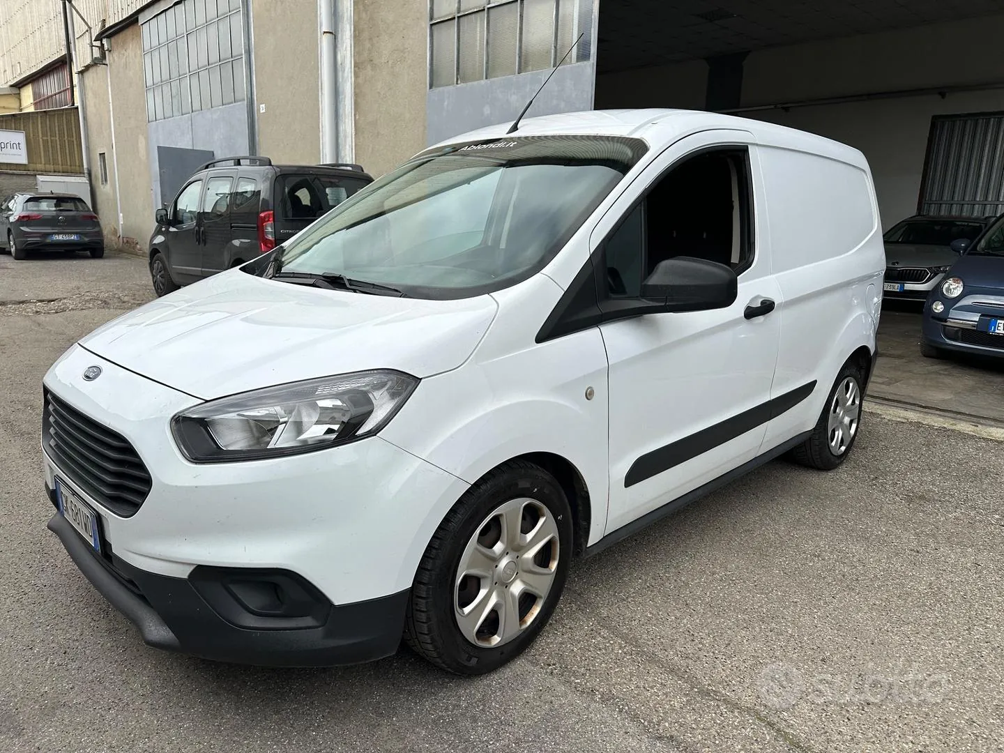 Ford Transit Courier 2022 photo 2