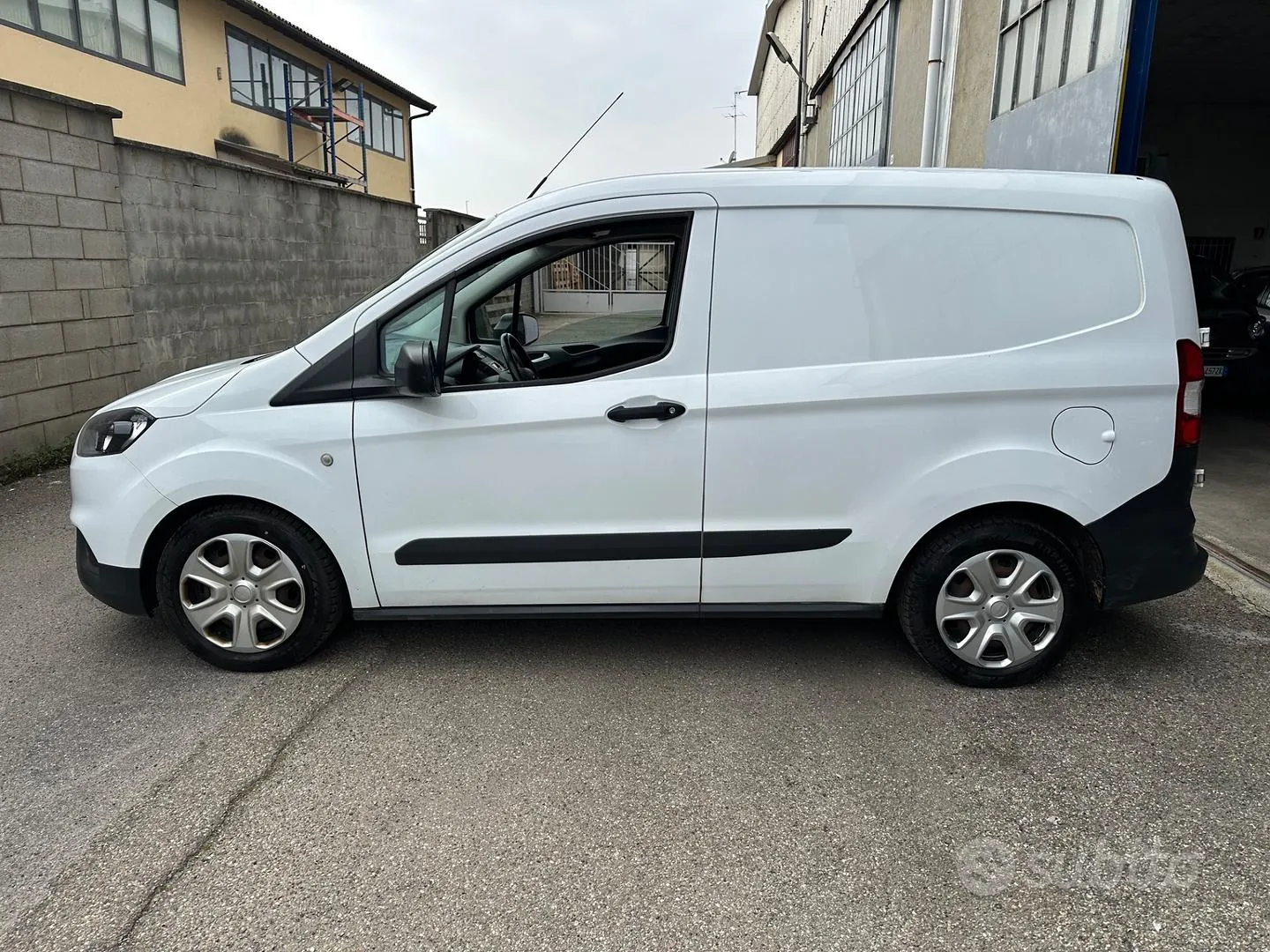 Ford Transit Courier 2022 photo 3