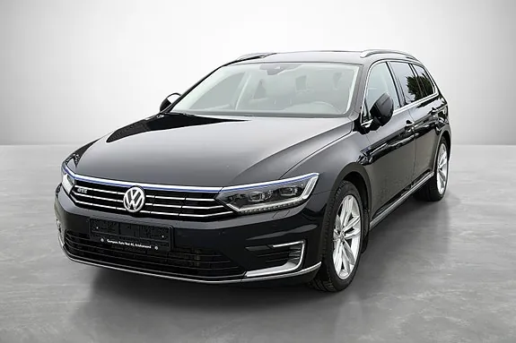 Volkswagen Passat 2018 photo 2