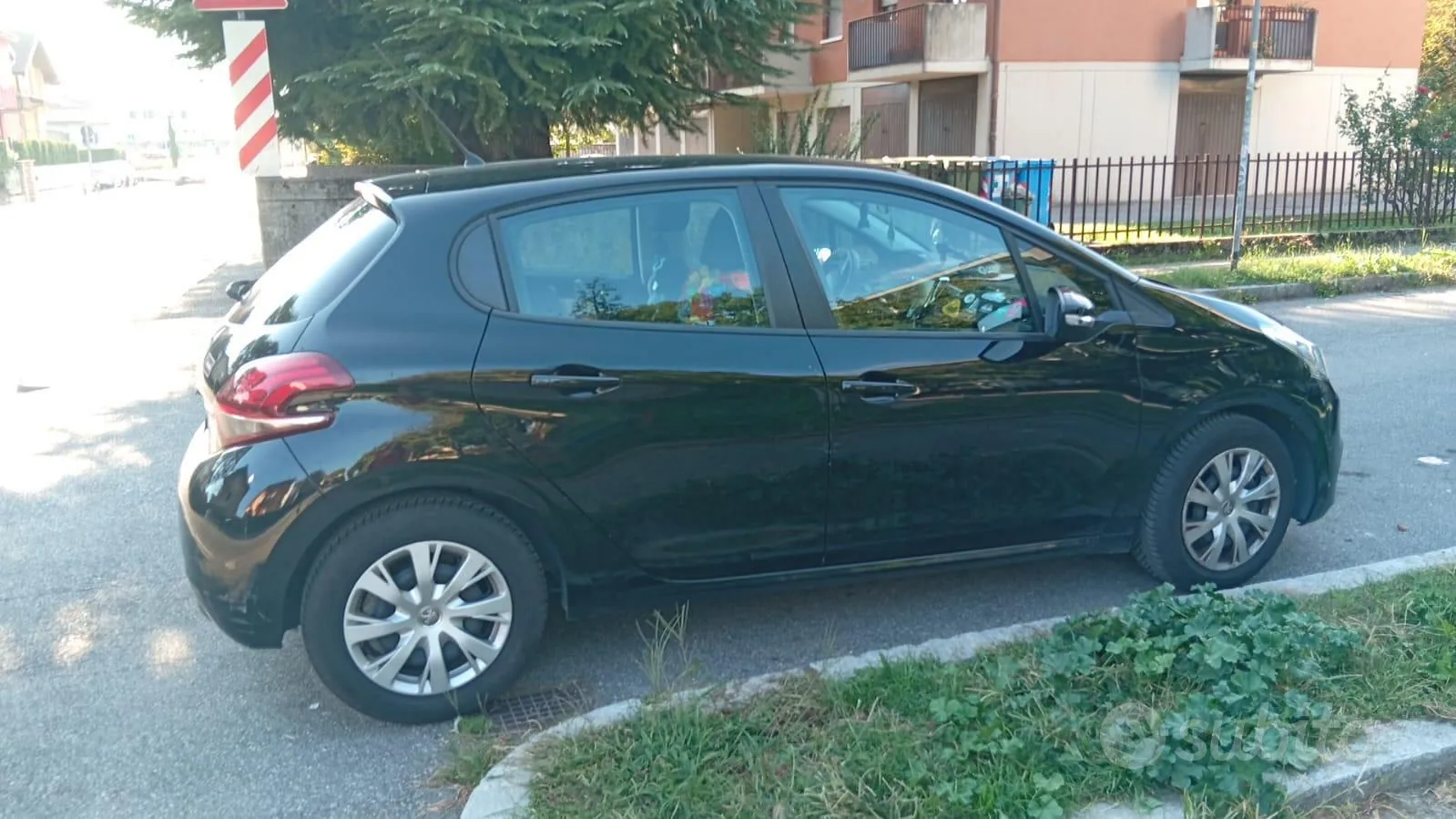 Peugeot 208 2016 photo 2