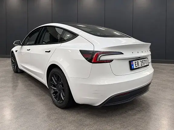 Tesla Model 3 2026 photo 5