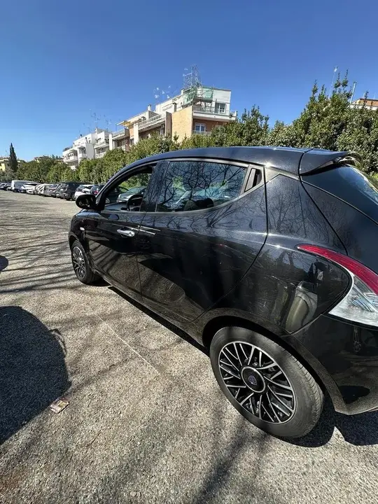 Lancia Ypsilon 2023 photo 2