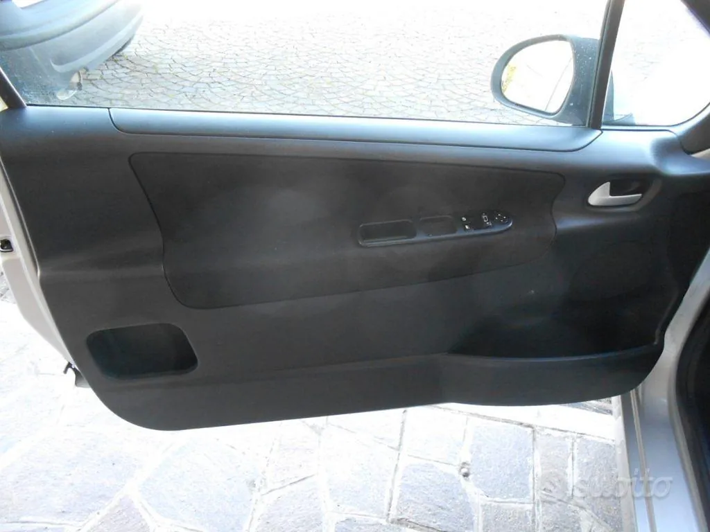 Peugeot 207 2007 photo 5