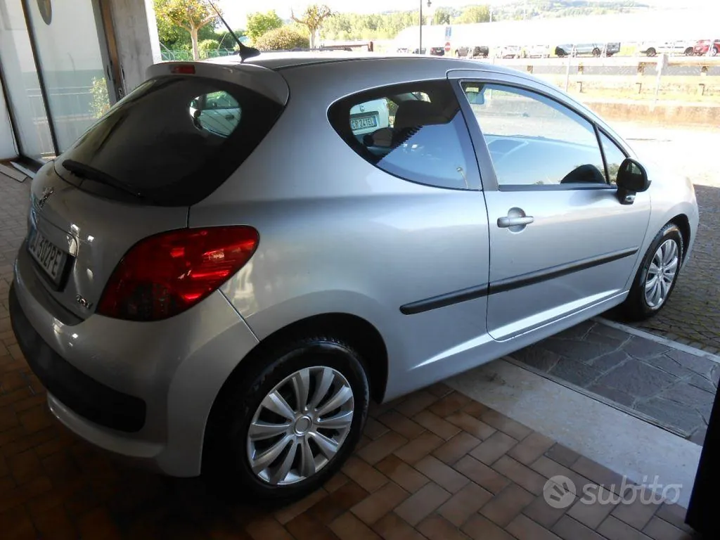 Peugeot 207 2007 photo 3