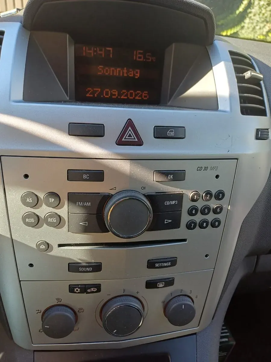 Opel Zafira 2011 photo 3