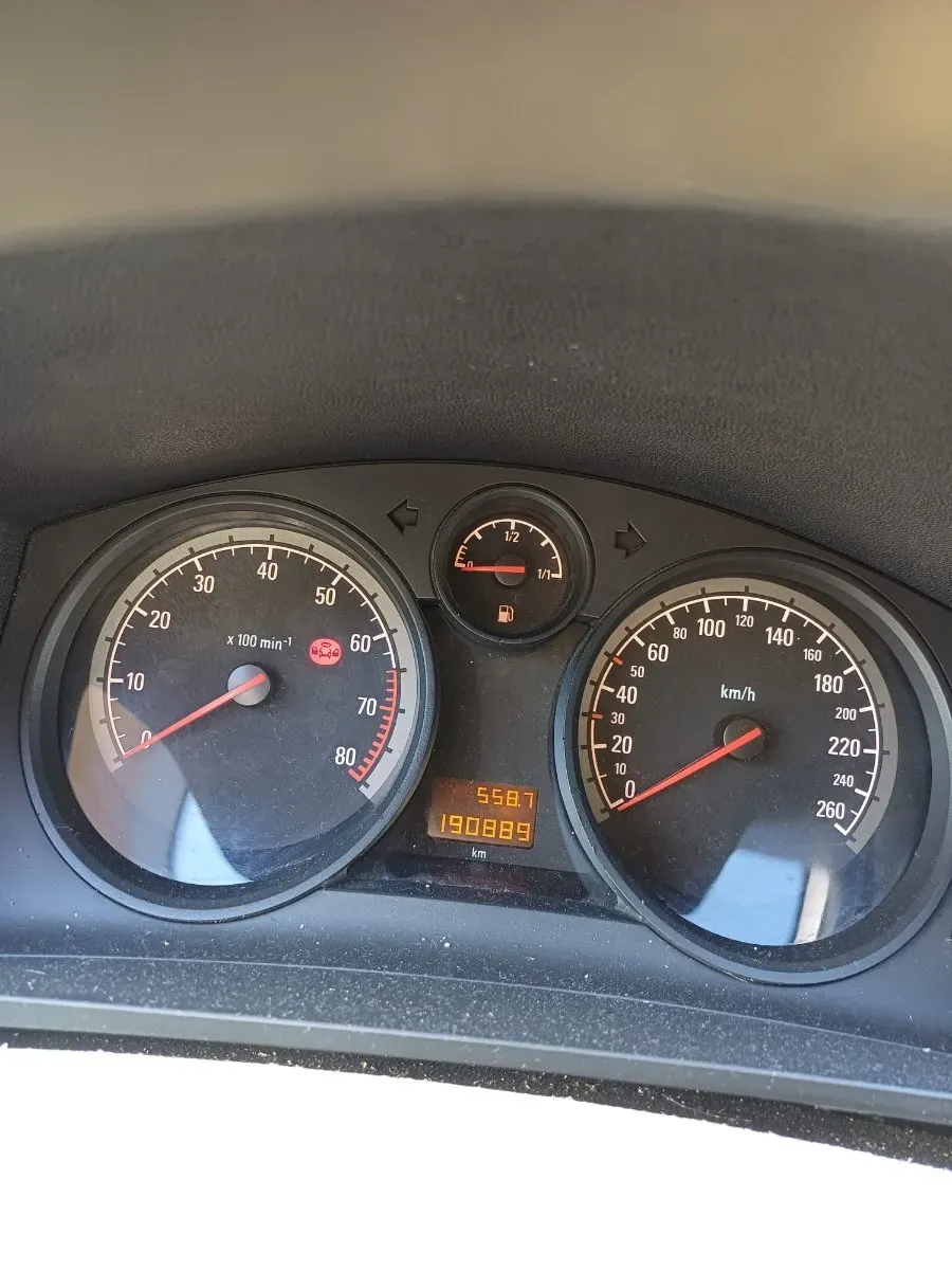 Opel Zafira 2011 photo 2