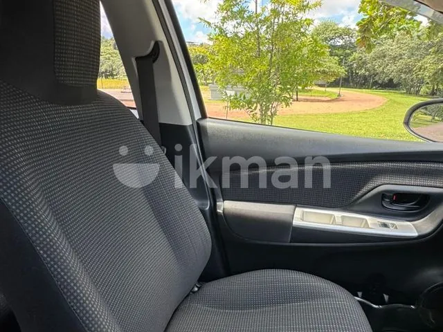 Toyota Vitz 2015 photo 4