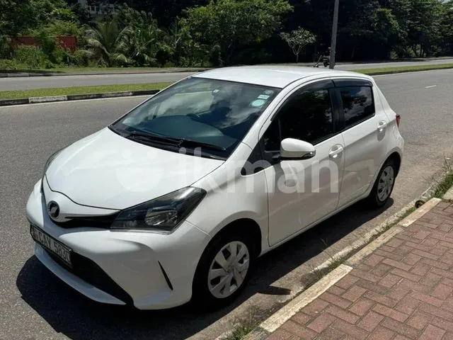 Toyota Vitz 2015 photo 2